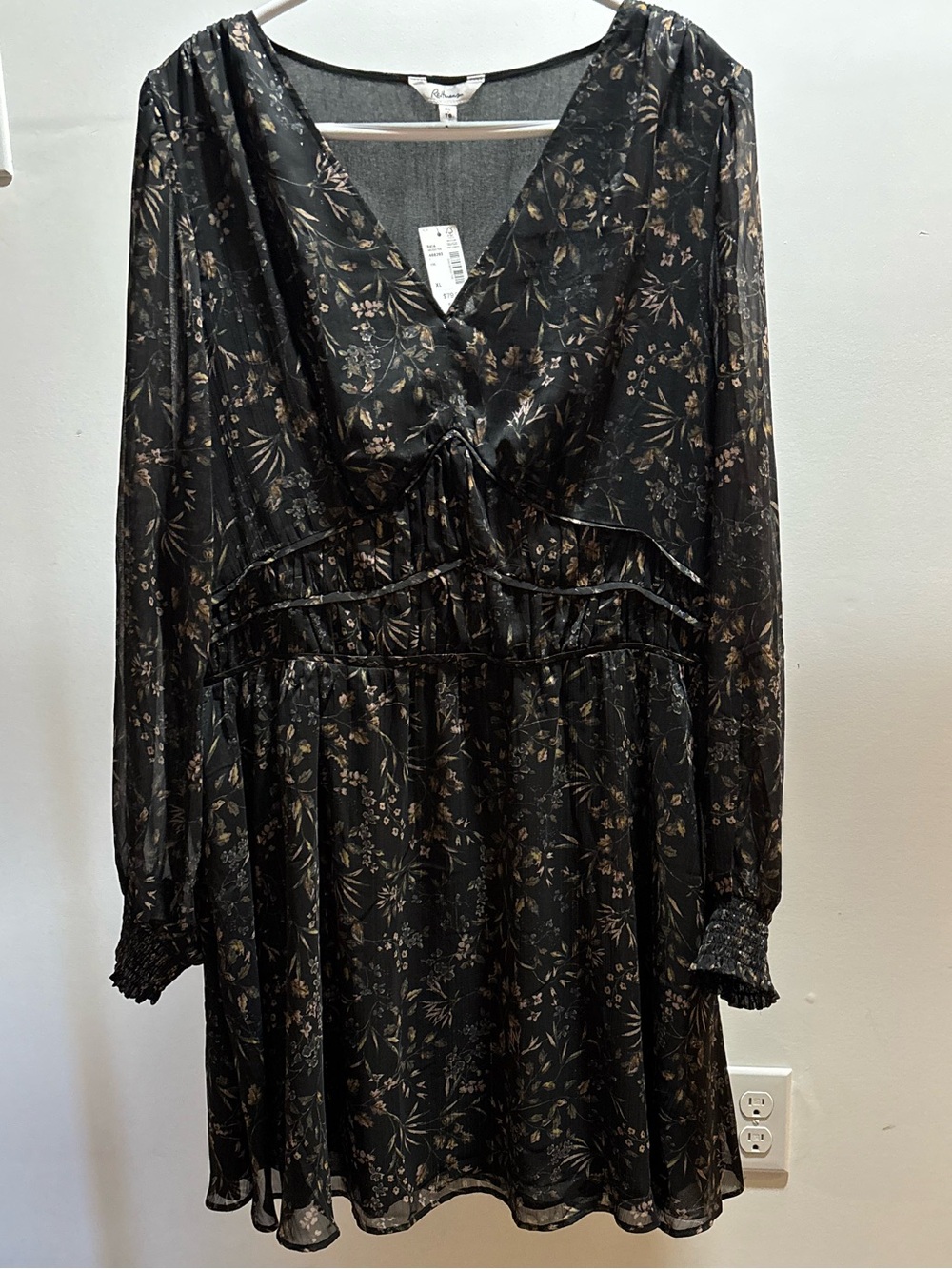 Reitmans Black Floral Long Sleeve V-Neck Mini Dress